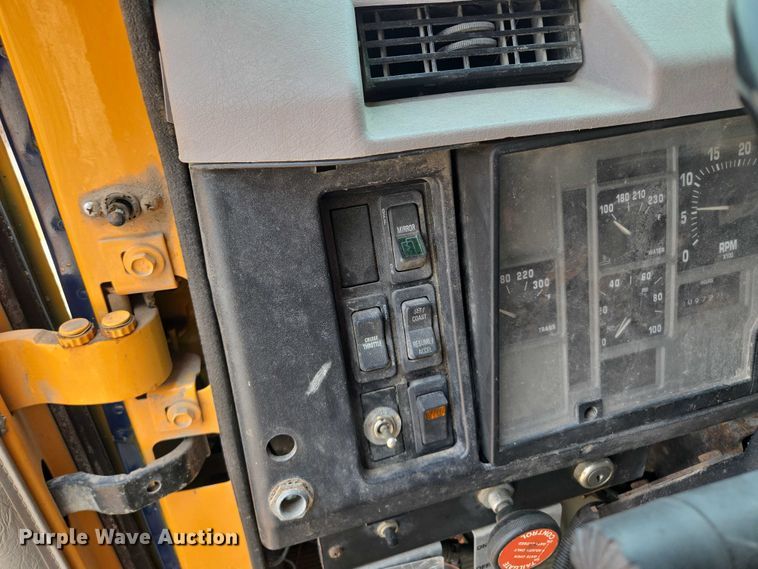 image for item EM7470 1998 International 4900 dump truck