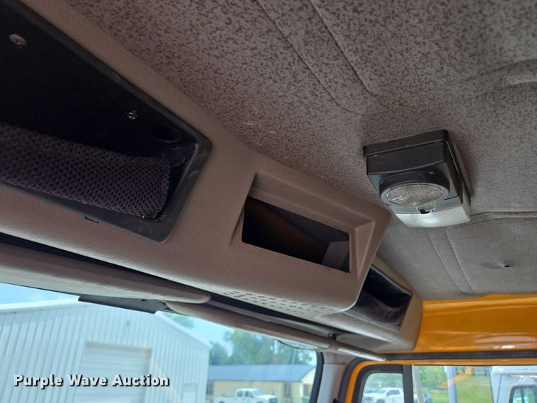 image for item EM7470 1998 International 4900 dump truck