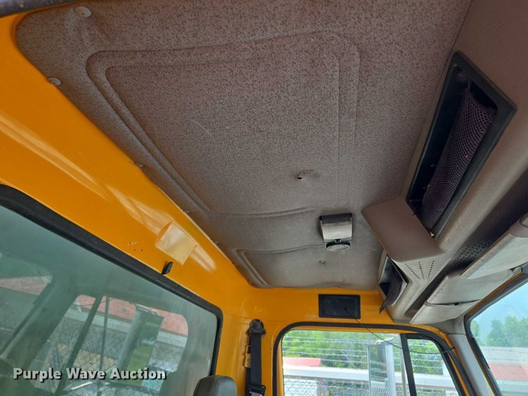 image for item EM7470 1998 International 4900 dump truck