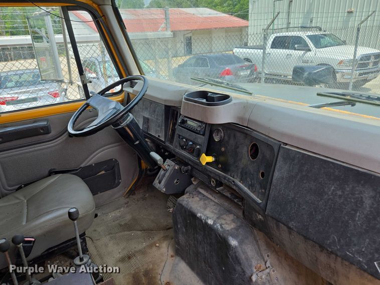 image for item EM7470 1998 International 4900 dump truck