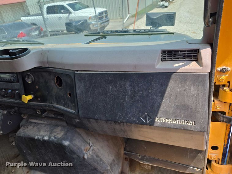 image for item EM7470 1998 International 4900 dump truck