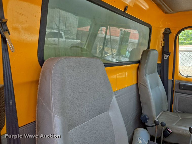 image for item EM7470 1998 International 4900 dump truck