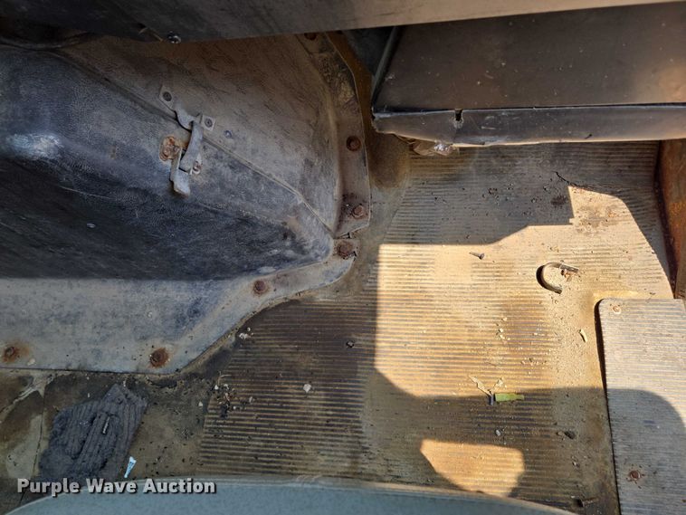 image for item EM7470 1998 International 4900 dump truck