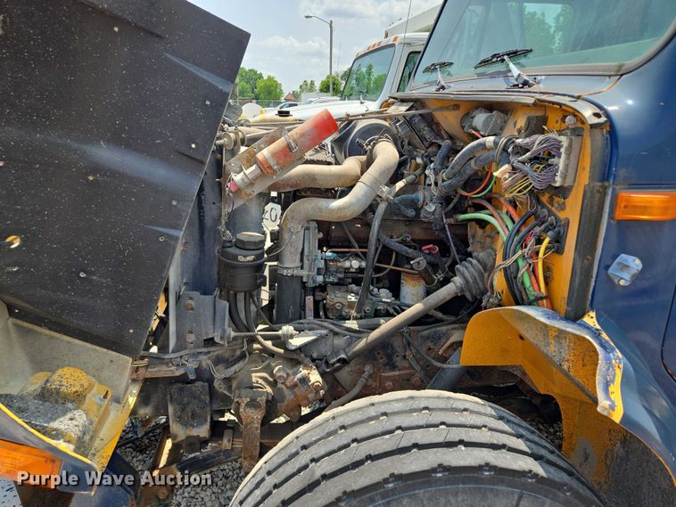 image for item EM7470 1998 International 4900 dump truck