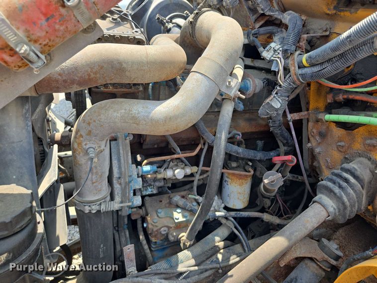 image for item EM7470 1998 International 4900 dump truck