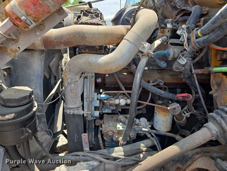 image for item EM7470 1998 International 4900 dump truck