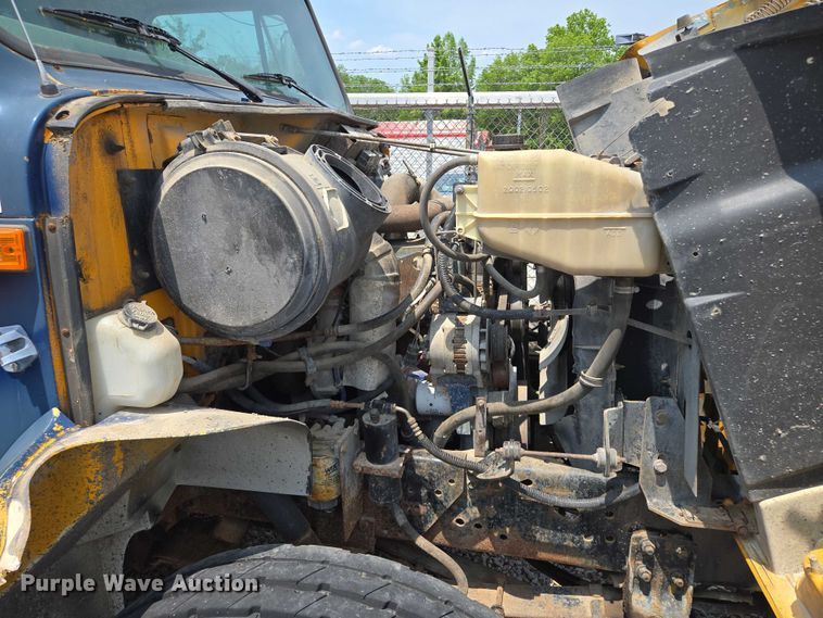 image for item EM7470 1998 International 4900 dump truck