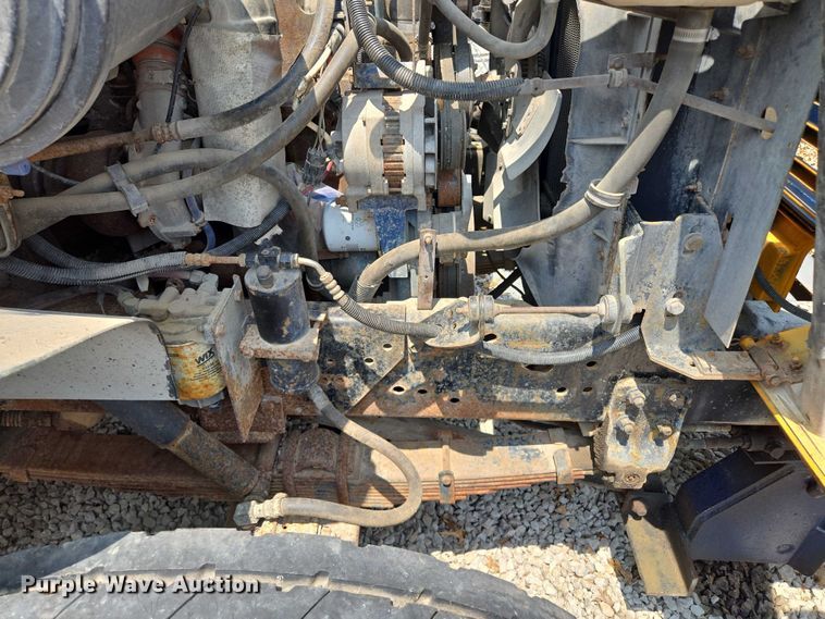 image for item EM7470 1998 International 4900 dump truck