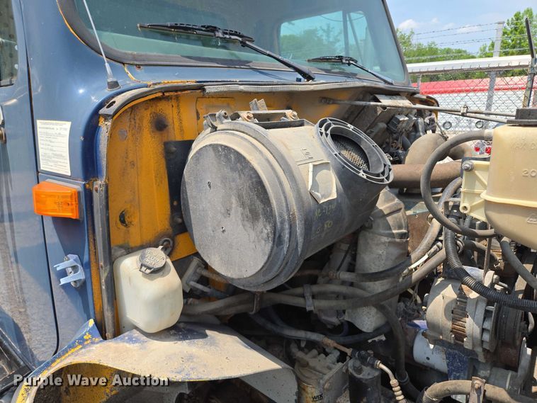 image for item EM7470 1998 International 4900 dump truck