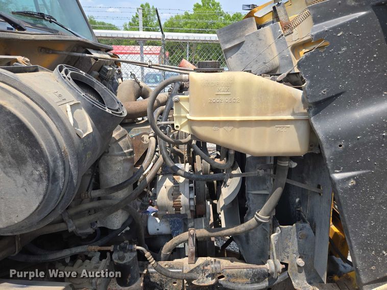 image for item EM7470 1998 International 4900 dump truck