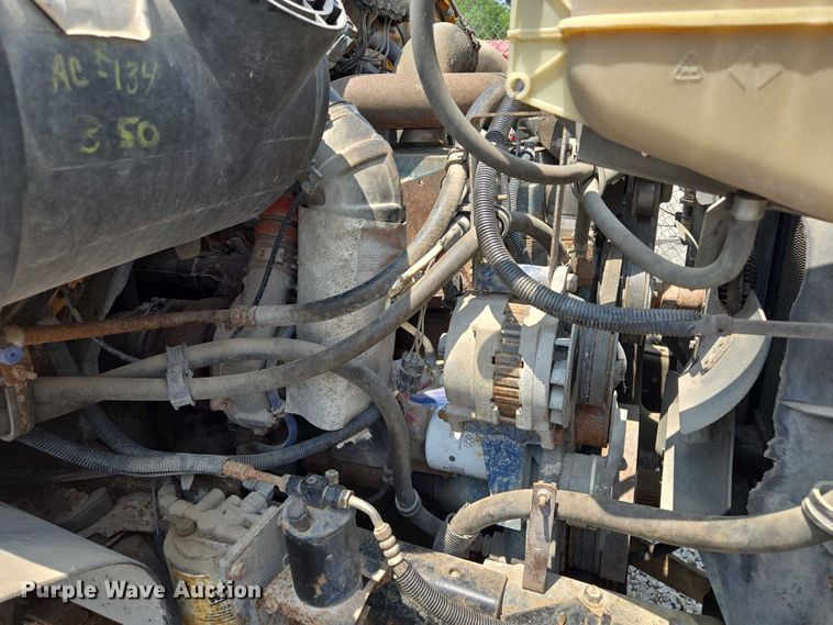 image for item EM7470 1998 International 4900 dump truck