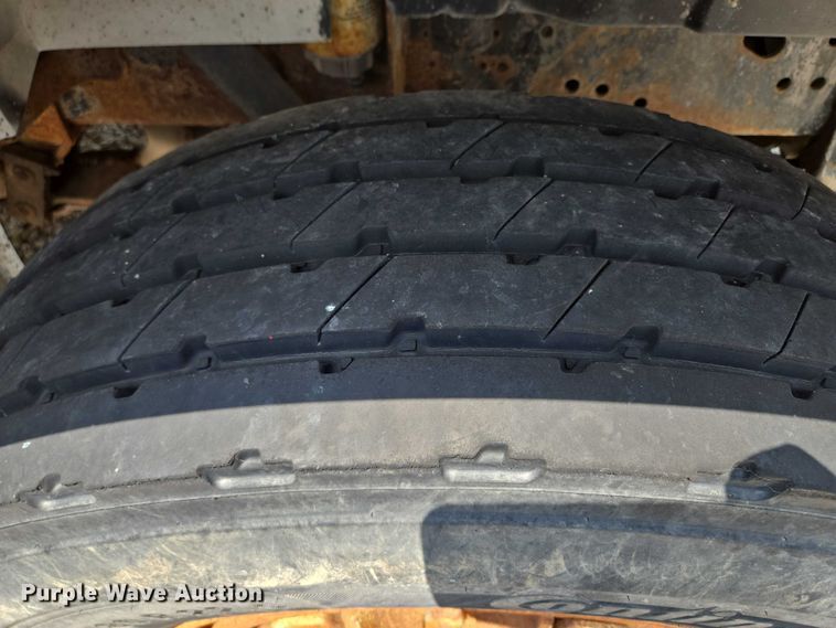 image for item EM7470 1998 International 4900 dump truck