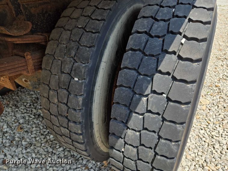 image for item EM7470 1998 International 4900 dump truck