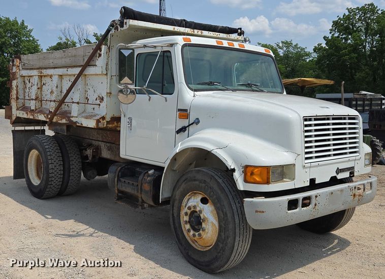 image for item EM7471 1996 International 4700 dump truck
