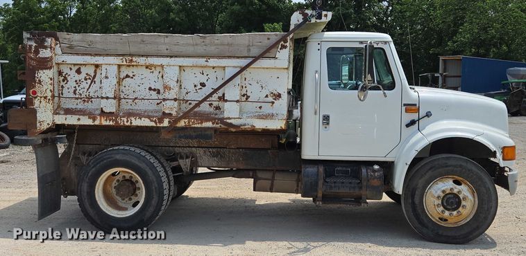 image for item EM7471 1996 International 4700 dump truck