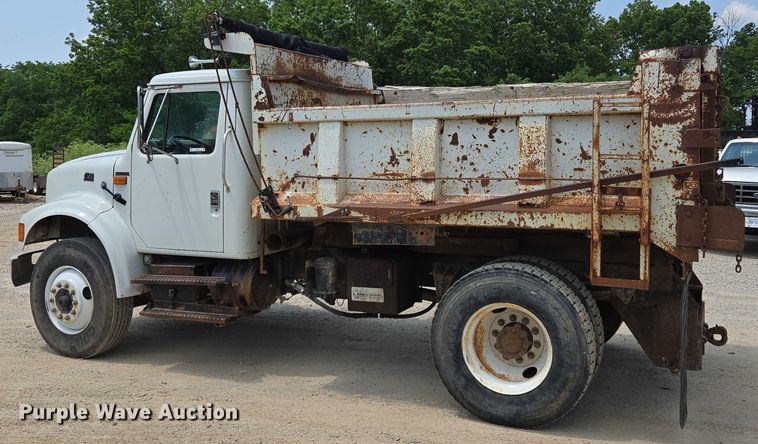 image for item EM7471 1996 International 4700 dump truck
