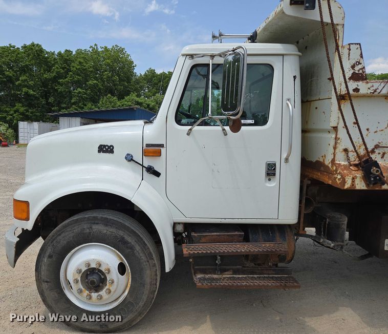 image for item EM7471 1996 International 4700 dump truck