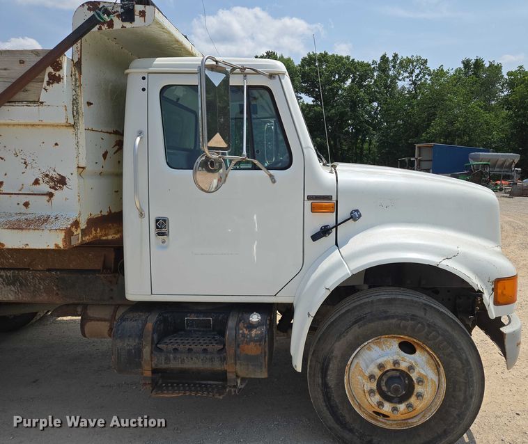 image for item EM7471 1996 International 4700 dump truck