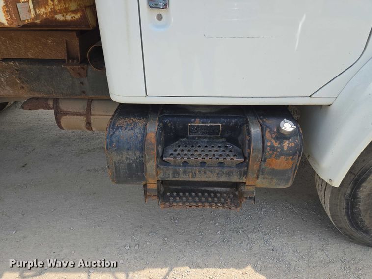 image for item EM7471 1996 International 4700 dump truck