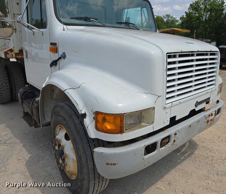 image for item EM7471 1996 International 4700 dump truck