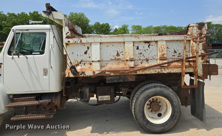 image for item EM7471 1996 International 4700 dump truck