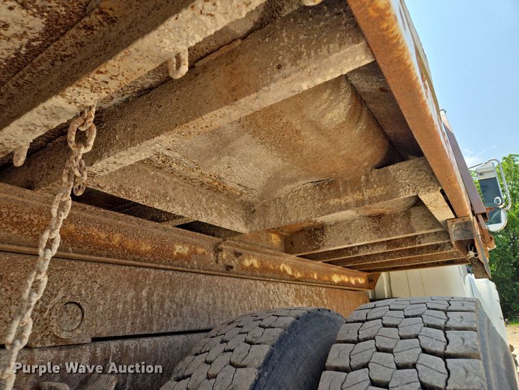 image for item EM7471 1996 International 4700 dump truck