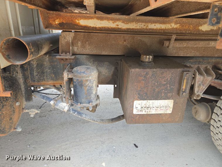 image for item EM7471 1996 International 4700 dump truck