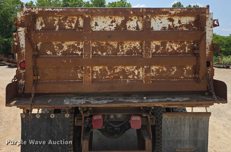 image for item EM7471 1996 International 4700 dump truck