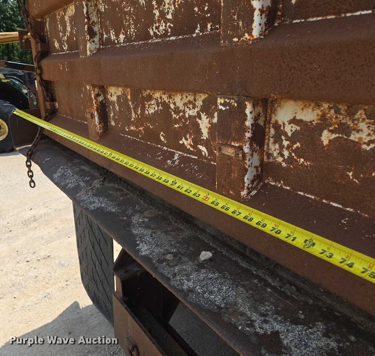 image for item EM7471 1996 International 4700 dump truck