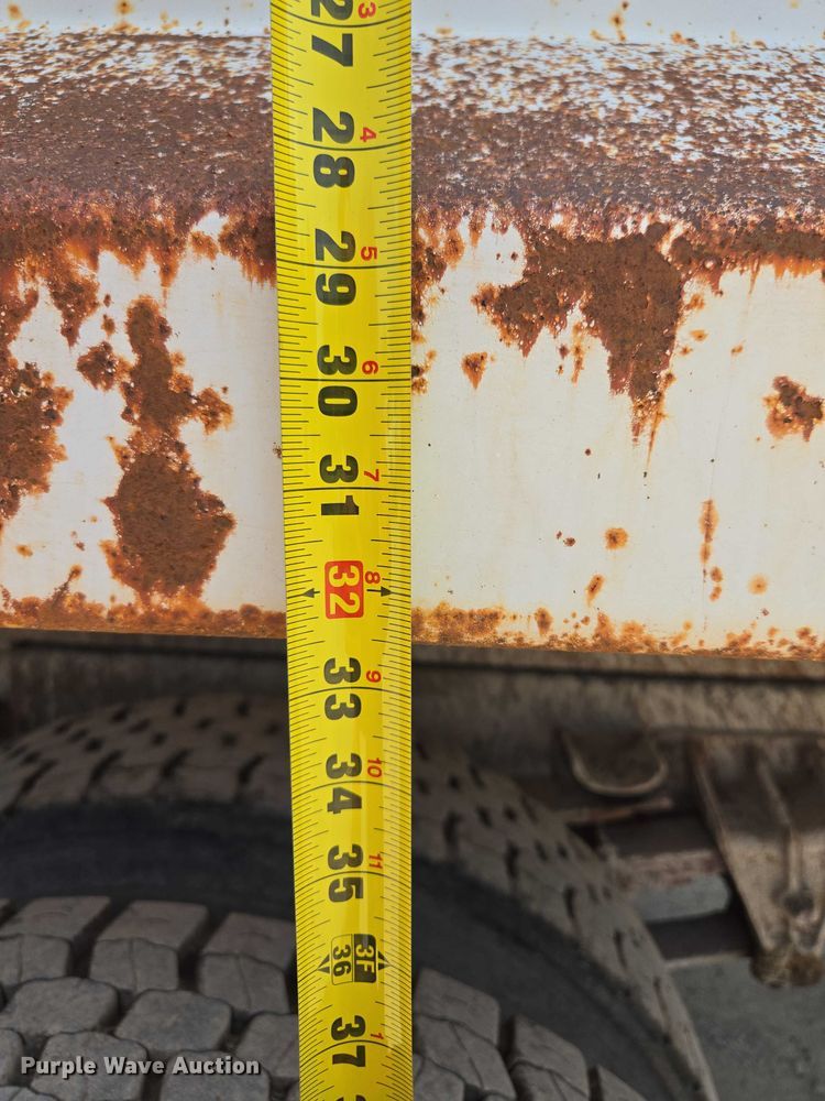 image for item EM7471 1996 International 4700 dump truck