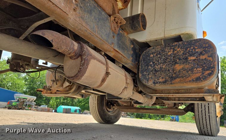 image for item EM7471 1996 International 4700 dump truck