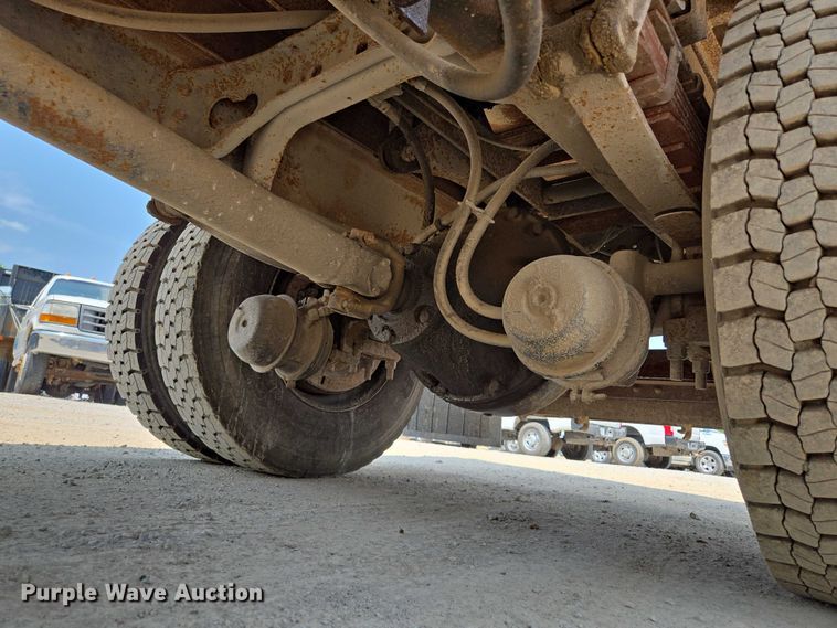 image for item EM7471 1996 International 4700 dump truck