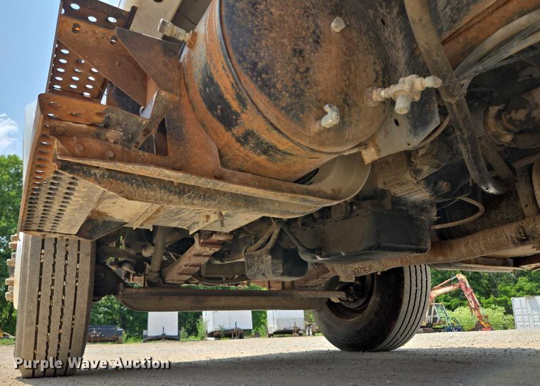 image for item EM7471 1996 International 4700 dump truck