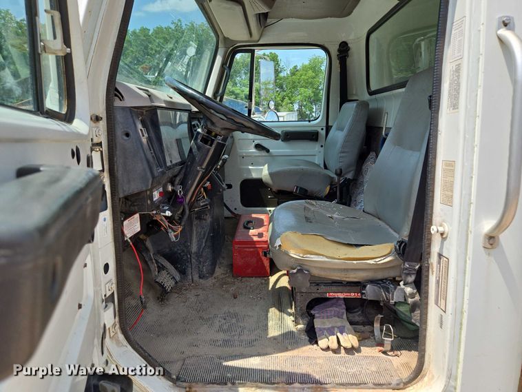 image for item EM7471 1996 International 4700 dump truck