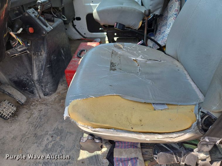 image for item EM7471 1996 International 4700 dump truck