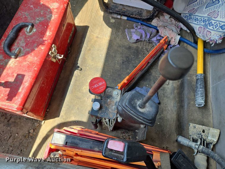 image for item EM7471 1996 International 4700 dump truck