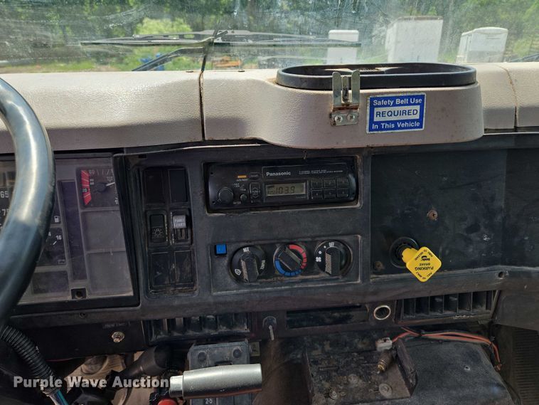 image for item EM7471 1996 International 4700 dump truck