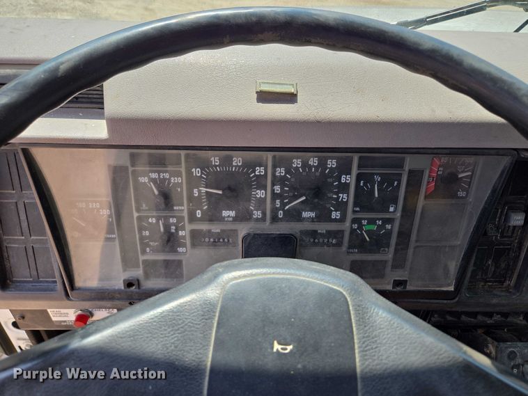 image for item EM7471 1996 International 4700 dump truck