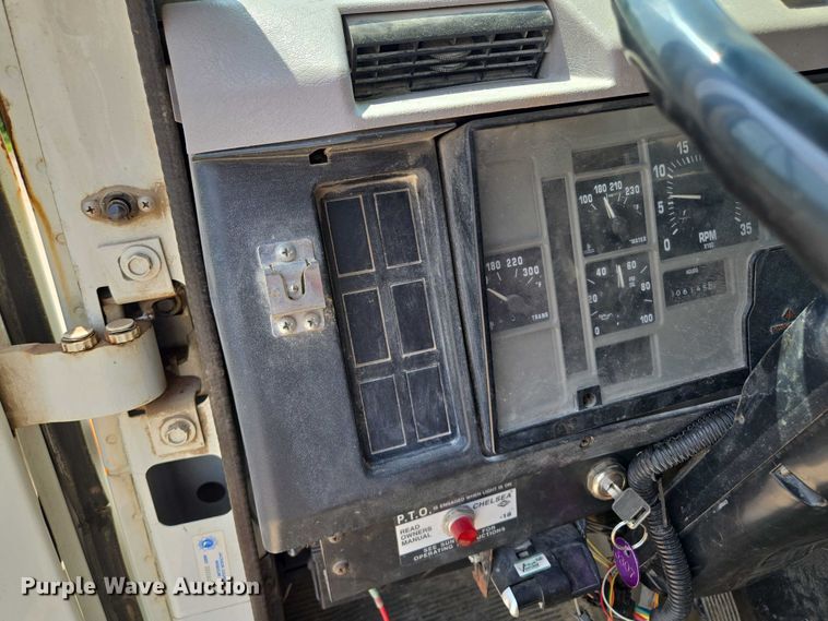 image for item EM7471 1996 International 4700 dump truck