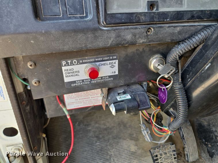 image for item EM7471 1996 International 4700 dump truck