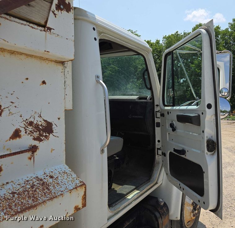 image for item EM7471 1996 International 4700 dump truck