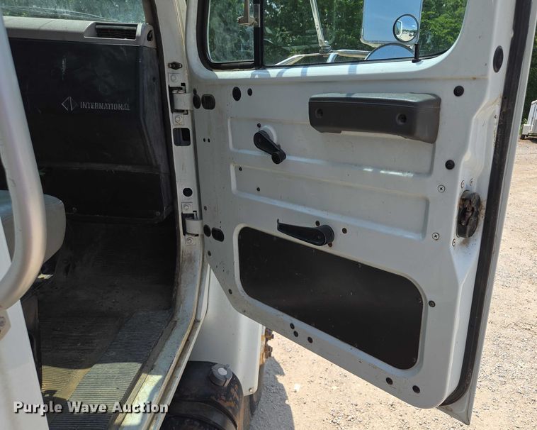 image for item EM7471 1996 International 4700 dump truck