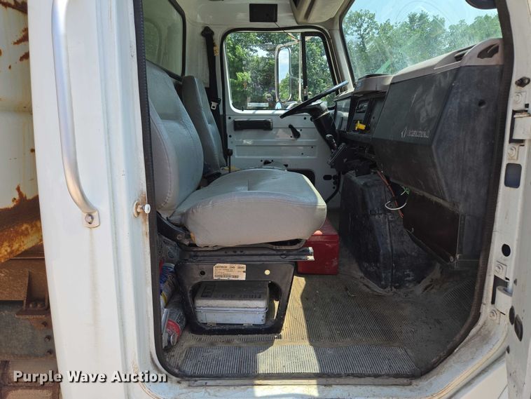 image for item EM7471 1996 International 4700 dump truck