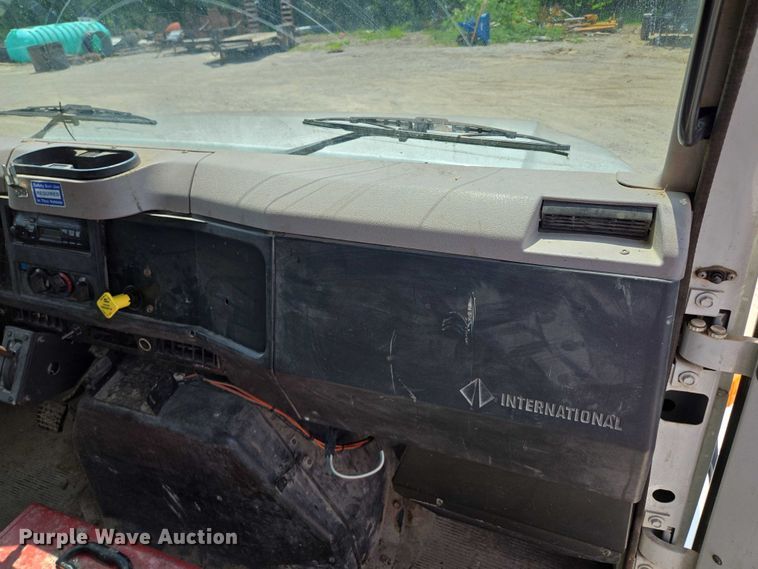 image for item EM7471 1996 International 4700 dump truck