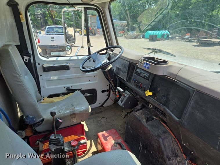 image for item EM7471 1996 International 4700 dump truck