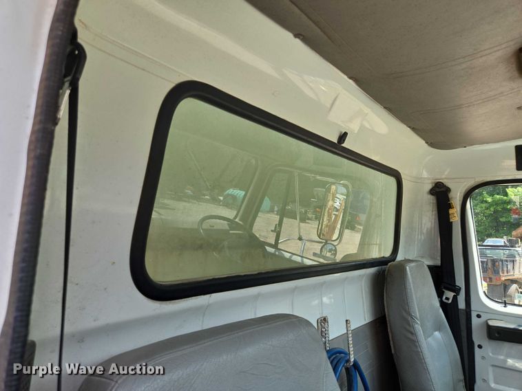 image for item EM7471 1996 International 4700 dump truck