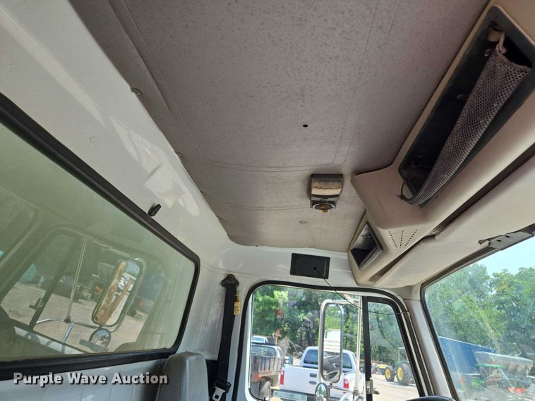 image for item EM7471 1996 International 4700 dump truck