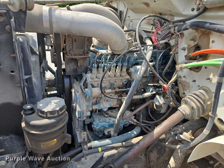 image for item EM7471 1996 International 4700 dump truck