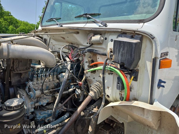 image for item EM7471 1996 International 4700 dump truck