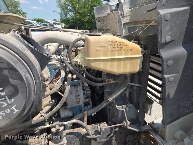 image for item EM7471 1996 International 4700 dump truck